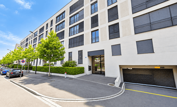 50% rent reduction for mid-Sep until Oct - Bright 2.5-Room Apartment with Balcony in Wallisellen 1