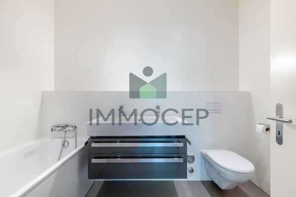 Exclusif: Spacieux 5 pièces traversant de 150m2 pondérés avec box 6