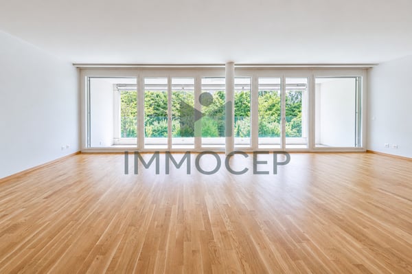 Exclusif: Spacieux 5 pièces traversant de 150m2 pondérés avec box