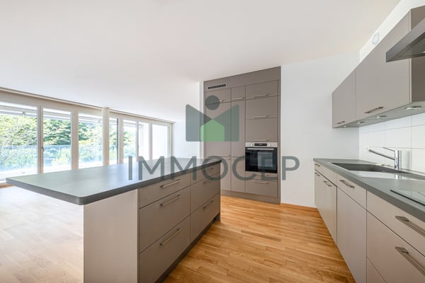 Exclusif: Spacieux 5 pièces traversant de 150m2 pondérés avec box 5