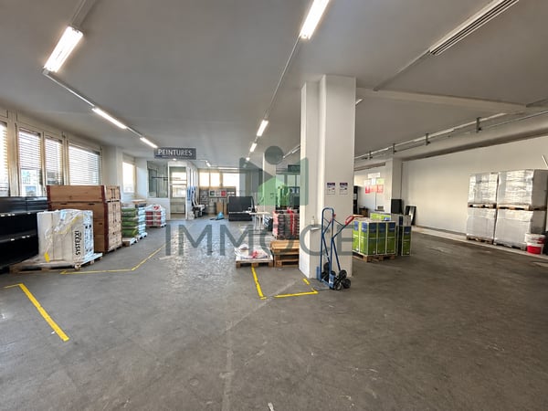 PAV / opportunité rare à la vente  -  arcade polyvalente de 430 m2 2