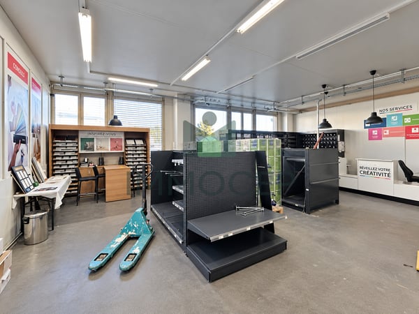 PAV / opportunité rare à la vente  -  arcade polyvalente de 430 m2 4