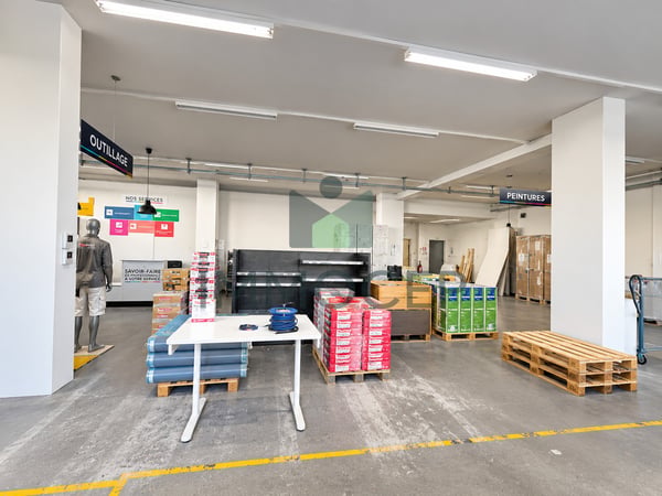 PAV / opportunité rare à la vente  -  arcade polyvalente de 430 m2 5