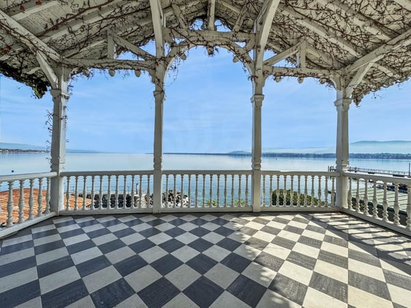 Co-Exclusivité: Maison de charme pieds dans l'eau, avec port privé 13