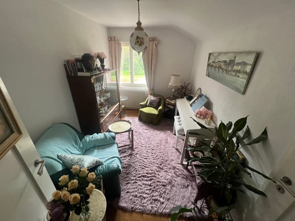 Immeuble de rendement avec 3 appartements et surface verte de 1'400m2 3