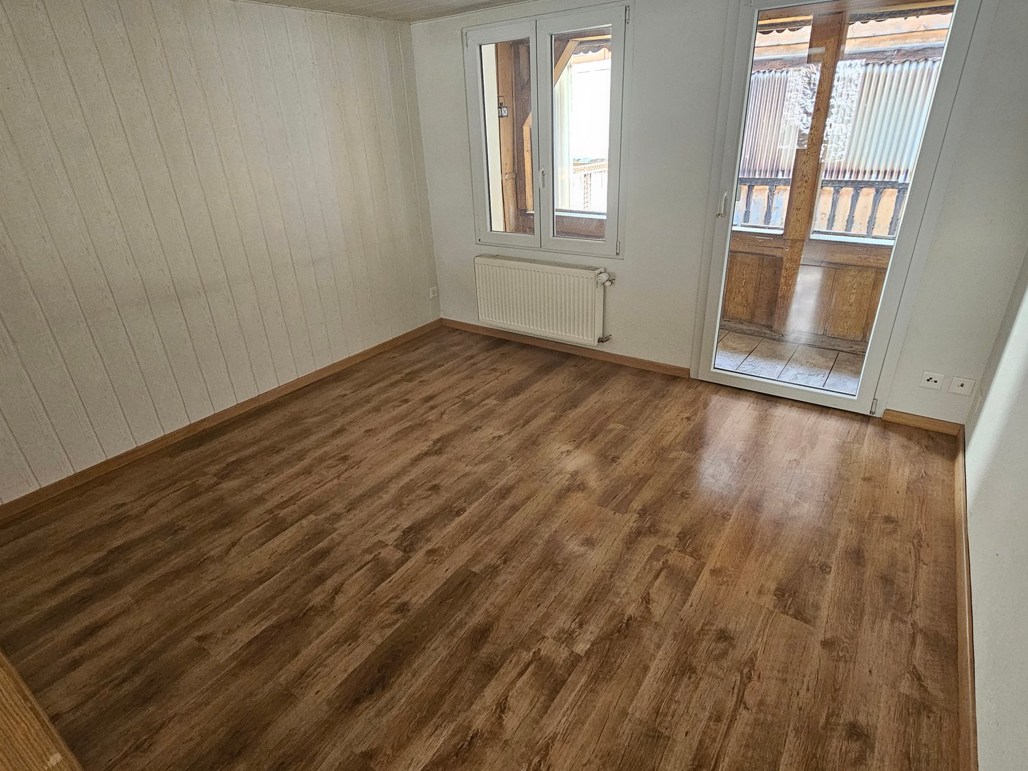 empty room, wooden floor, white walls, windows, balcony