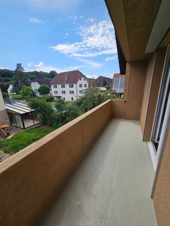 A louer grand appartement rénové de 4 pièces à Chevenez 3