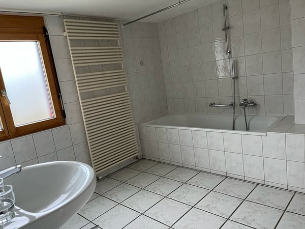 Bel appartement- duplex 5.5 pièces de 135 m2 avec jardin à Vicques 6