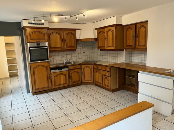 Bel appartement- duplex 5.5 pièces de 135 m2 avec jardin à Vicques 5