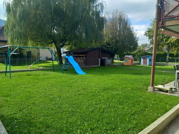 Bel appartement- duplex 5.5 pièces de 135 m2 avec jardin à Vicques 2