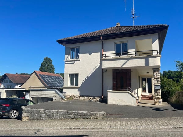Grande maison rénovée située au centre du village de Chevenez 12