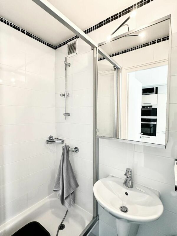 Apartment 7 rooms in Genève