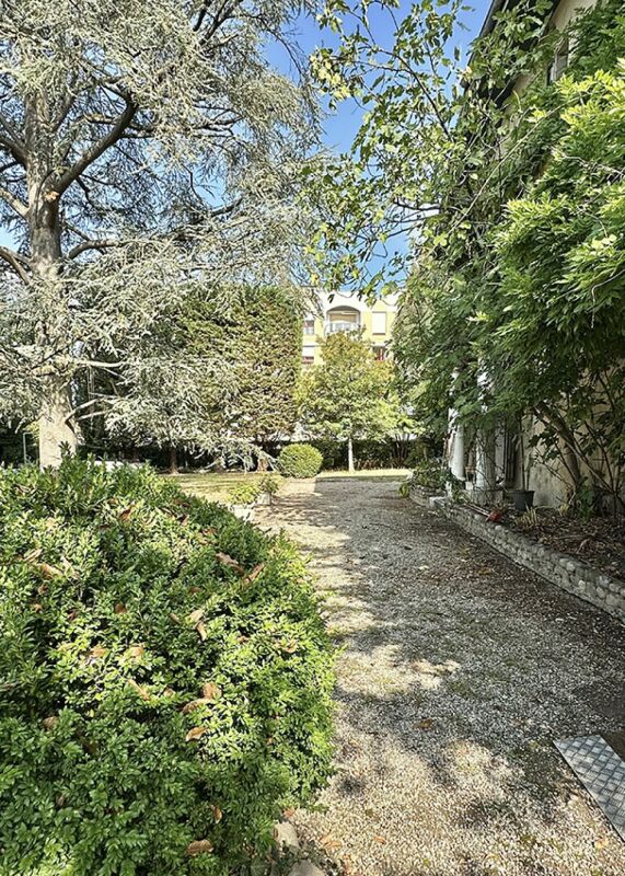 Charmant appartement meublé sur une propriété privée