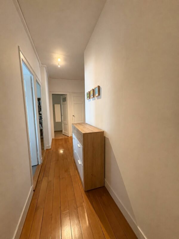 Appartement de caractère avec balcon au coeur de Genève
