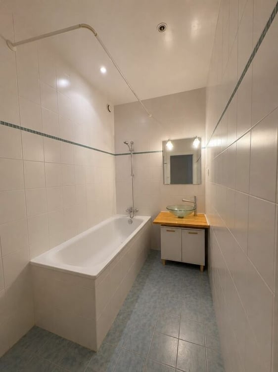 Appartement de caractère avec balcon au coeur de Genève 10