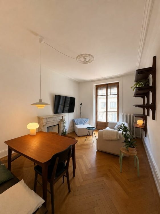 Appartement de caractère avec balcon au coeur de Genève 8