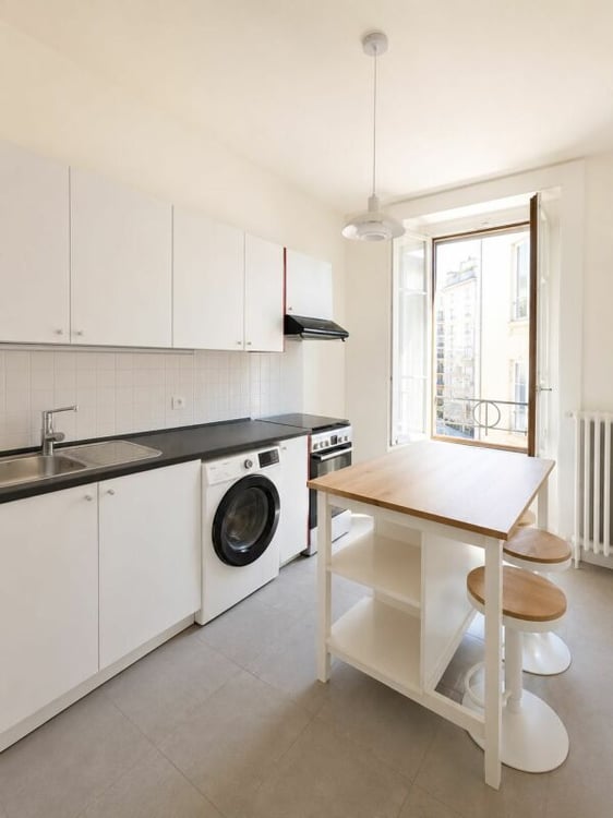Appartement de caractère avec balcon au coeur de Genève 16