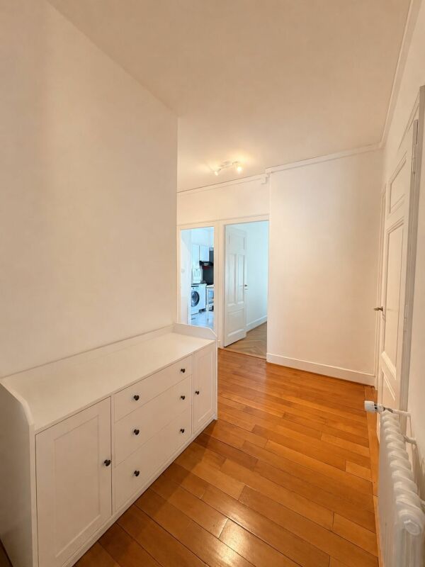 Appartement de caractère avec balcon au coeur de Genève