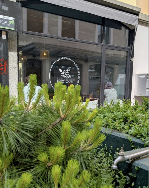 Cafe - Eaux Vives