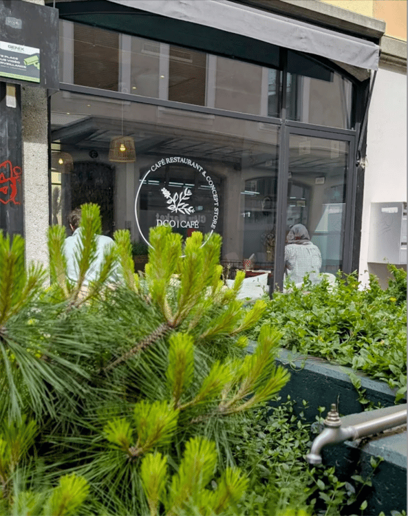 Cafe - Eaux Vives 5