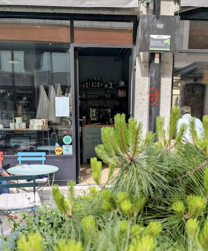Cafe - Eaux Vives