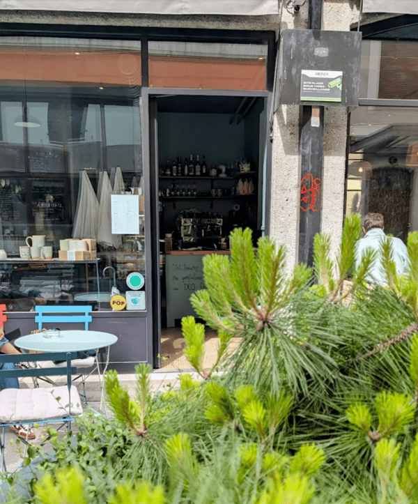 Cafe - Eaux Vives 11