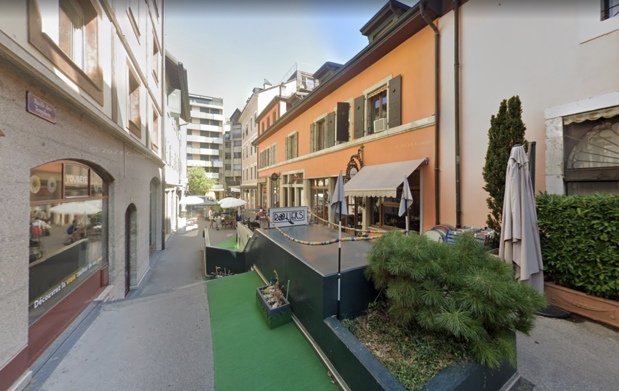 Cafe - Eaux Vives