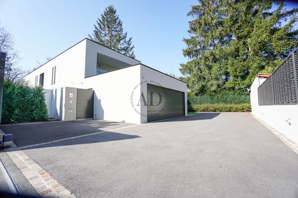 Villa contemporaire situé dans un écrin de verdure à Conches - Genève 1