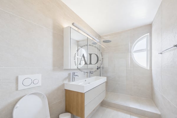 EXCLUSIVITE - Grand appartement lumineux en étage élevé 8