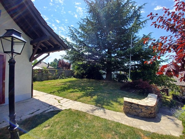 Villa jumelle située dans un écrin de verdure 9