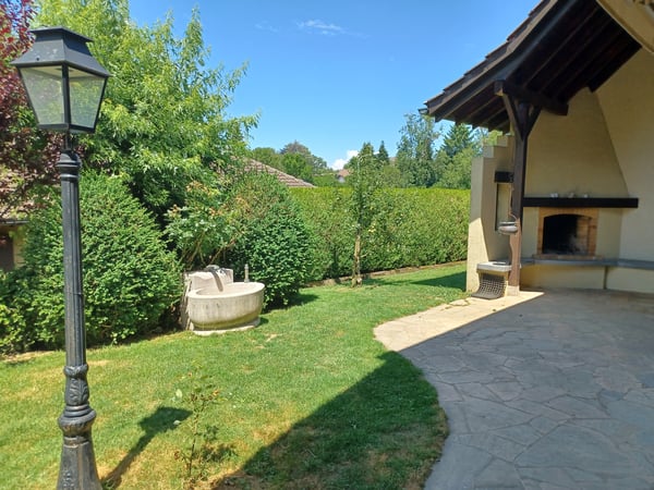Villa jumelle située dans un écrin de verdure 10