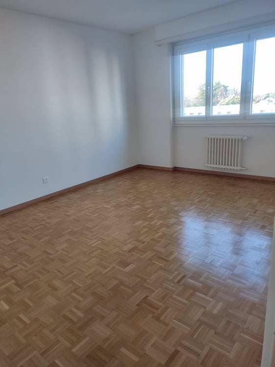 Spacieux et lumineux logement, très bien situé, dans un quartier familial. 5