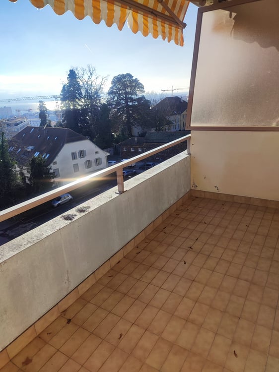 Spacieux et lumineux logement, très bien situé, dans un quartier familial. 6