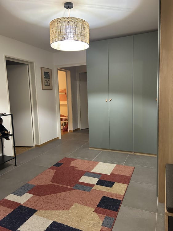 Logement agréable, dans un quartier familial, proche de toutes commodités. Possibilité de reprendre des meubles des locataires actuels. 3