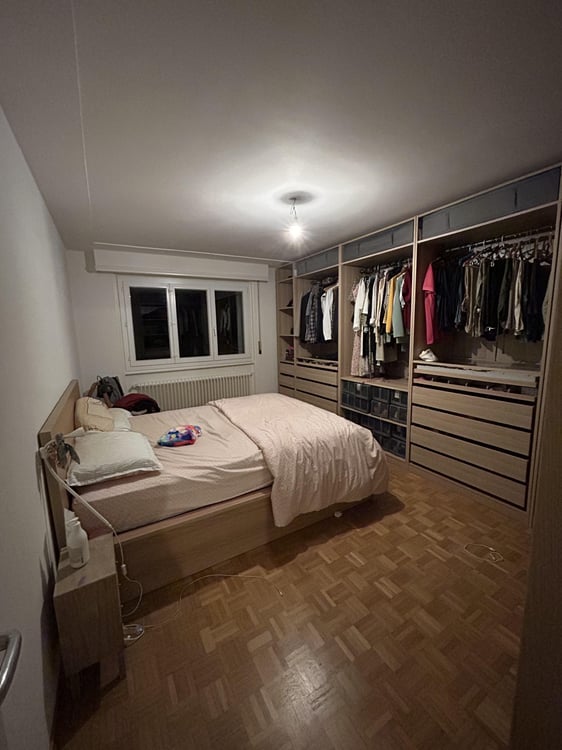 Logement agréable, dans un quartier familial, proche de toutes commodités. Possibilité de reprendre des meubles des locataires actuels. 7