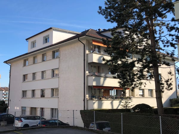 Logement agréable, dans un quartier familial, proche de toutes commodités. Possibilité de reprendre des meubles des locataires actuels. 1