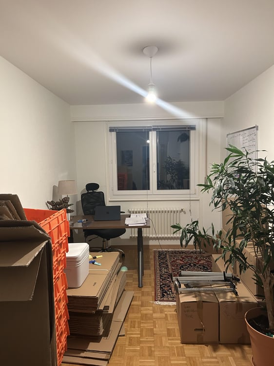 Logement agréable, dans un quartier familial, proche de toutes commodités. Possibilité de reprendre des meubles des locataires actuels. 8