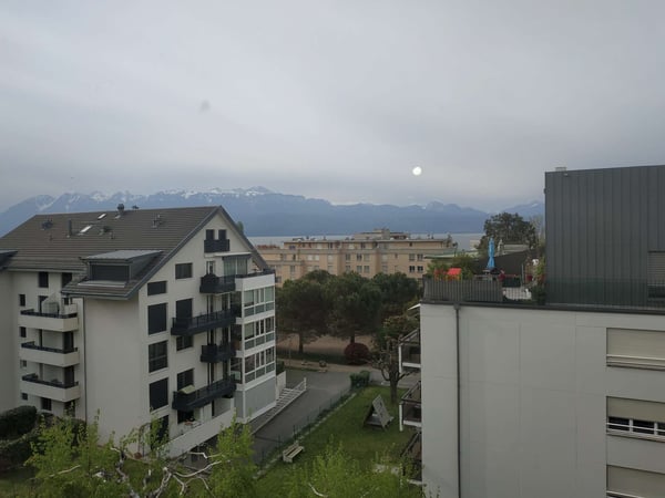 Logement agréable, dans un quartier familial, proche de toutes commodités. Possibilité de reprendre des meubles des locataires actuels. 10