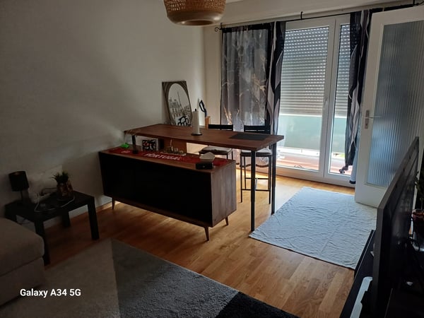 Logement idéalement situé avec belle vue sur le lac. 2