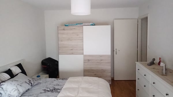 Logement idéalement situé avec belle vue sur le lac. 3