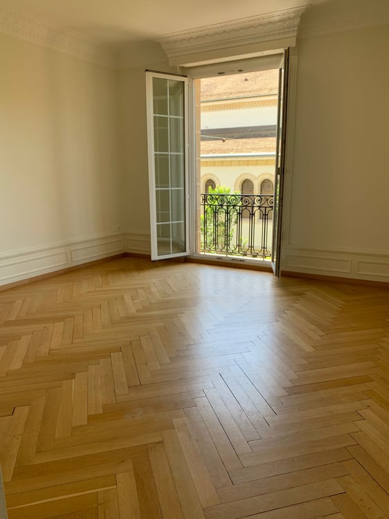 A louer pour une durée déterminée de deux ans. Très bel appartement avec beaucoup de cachet, idéalement situé 7