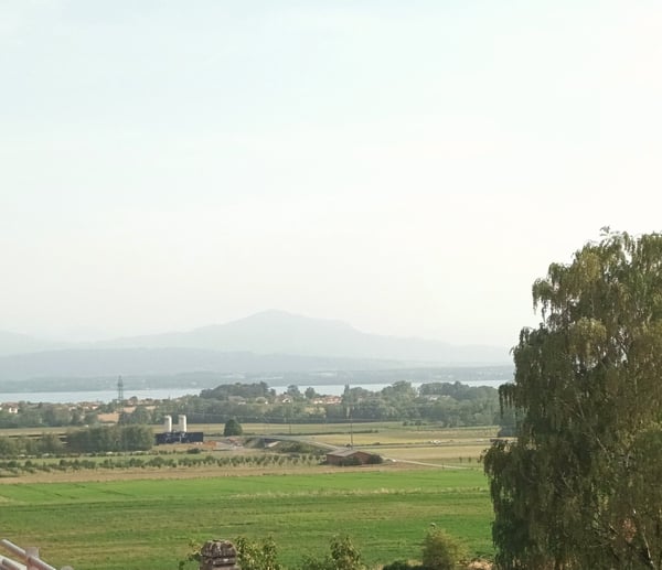 Appartement attique neuf de 4.5 pièces avec vue lac à l'horizon