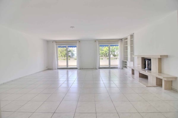 Spacieux logement traversant avec grand balcon 3