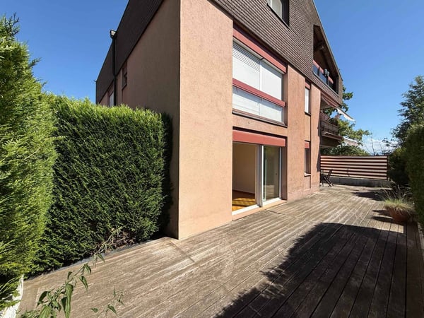 Appartement de 5.5 pièces avec vaste terrasse dans un cadre verdoyant 8