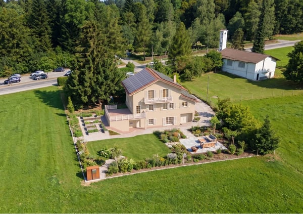 Exclusivité - Villa rénovée en vente sur plans à Vers-chez-les-Blanc 1