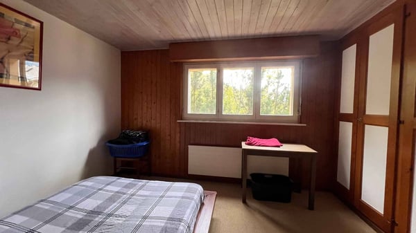 Immeuble mixte avec nombreuses places de parking 12