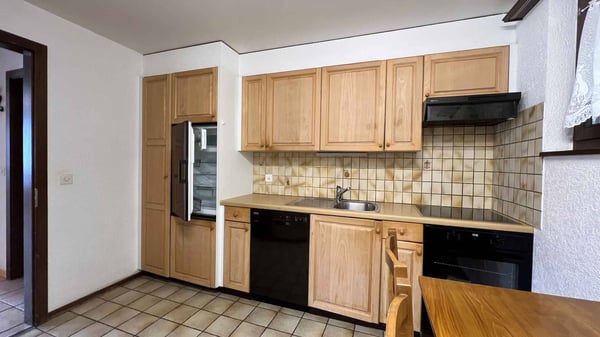 Immeuble mixte avec nombreuses places de parking 7