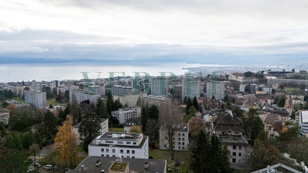 Appartement plein sud avec magnifiques vues sur la ville et le lac 11