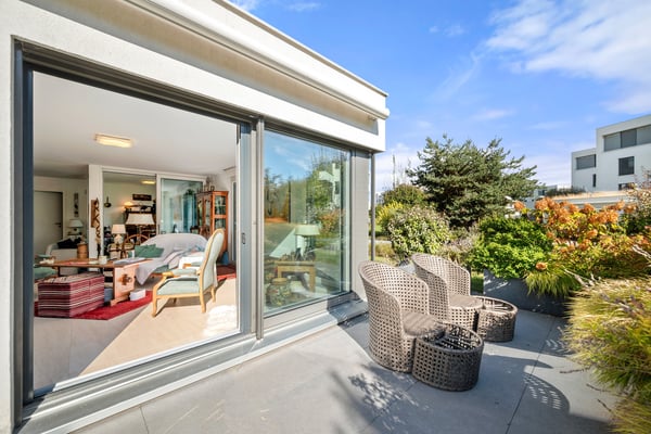 Élégant appartement sur deux niveaux avec jardin privatif arboré 9