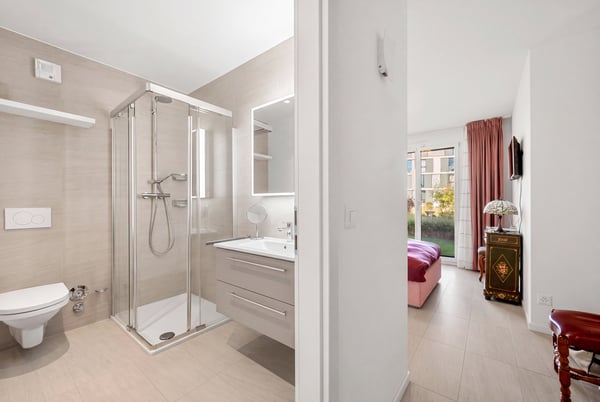 Élégant appartement sur deux niveaux avec jardin privatif arboré 7